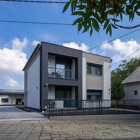 Csaladi Kikoeto Apartman Gyula Exterior foto