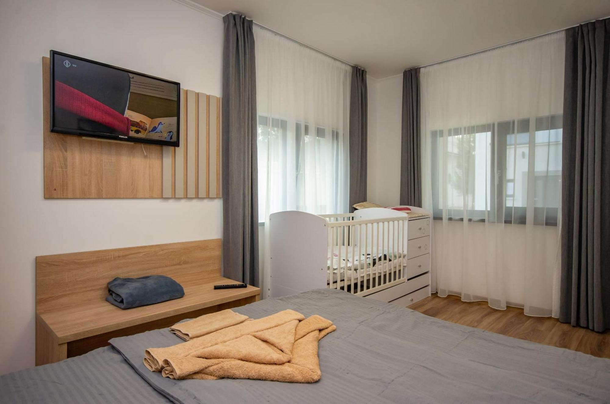 Csaladi Kikoeto Apartman Gyula Exterior foto