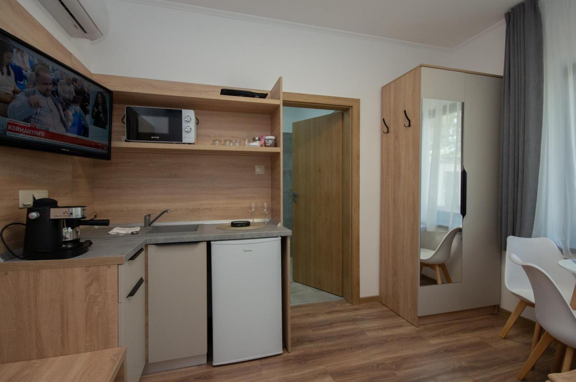Csaladi Kikoeto Apartman Gyula Exterior foto